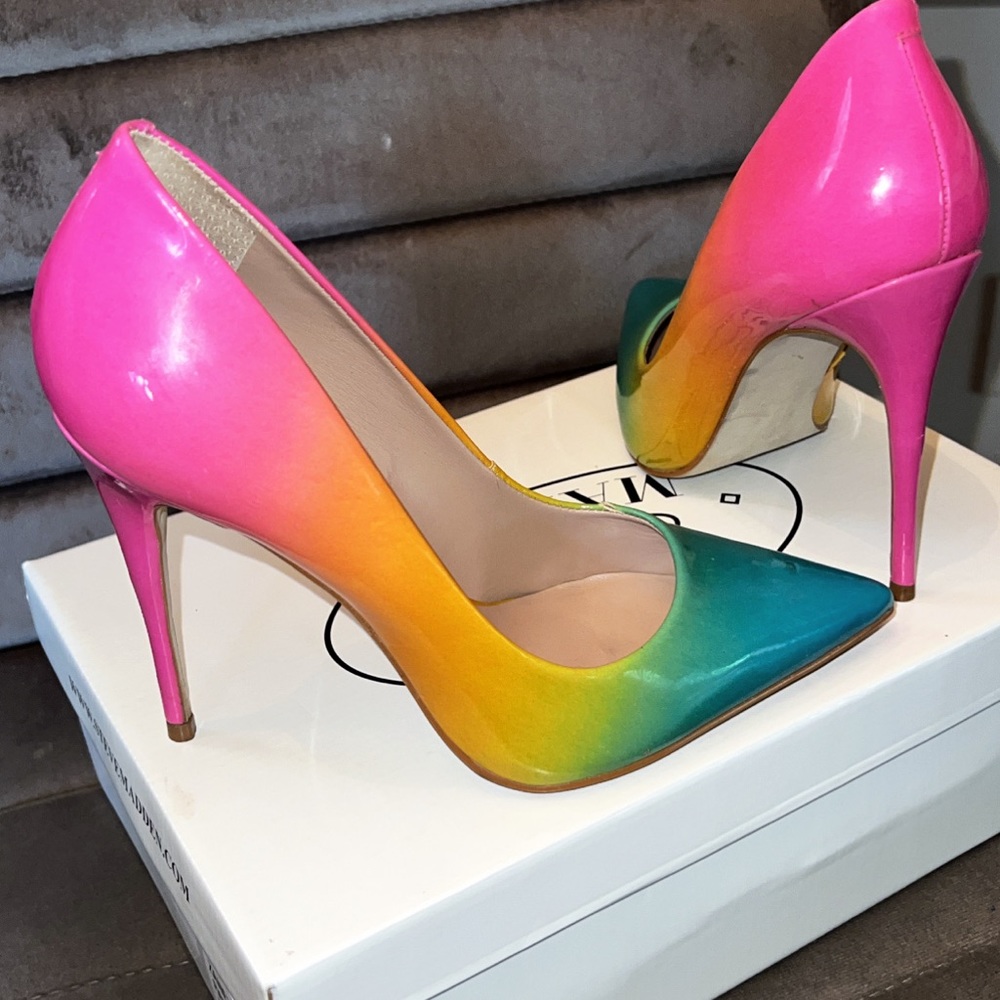 VERY DIFFERENT BRIGHT COLORED OMBRÉ STEVE MADDEN HEELS